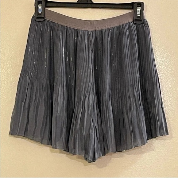 Free People Crinkle Pleated Gunmetal Foil Skort Sz S NWT - Picture 7 of 9